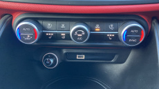 Alfa Romeo Giulia 2.0 TB 280 Veloce [Performance brake] 4dr Auto Petrol Saloon